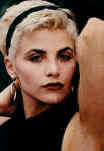 Sherilyn Fenn s'adonne  la dcoloration... on prfre l'originale